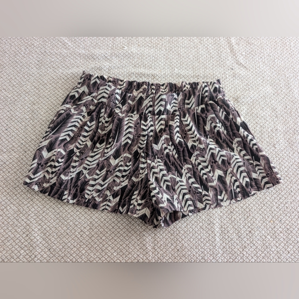 Sweet High Waist Feather Patterned Shorts in Black and White with Purple Print